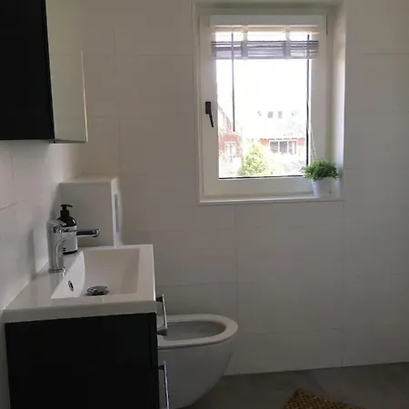Large Family House With Parking Space Badhoevedorp