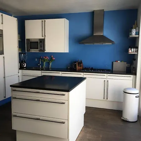 Large Family House With Parking Space *